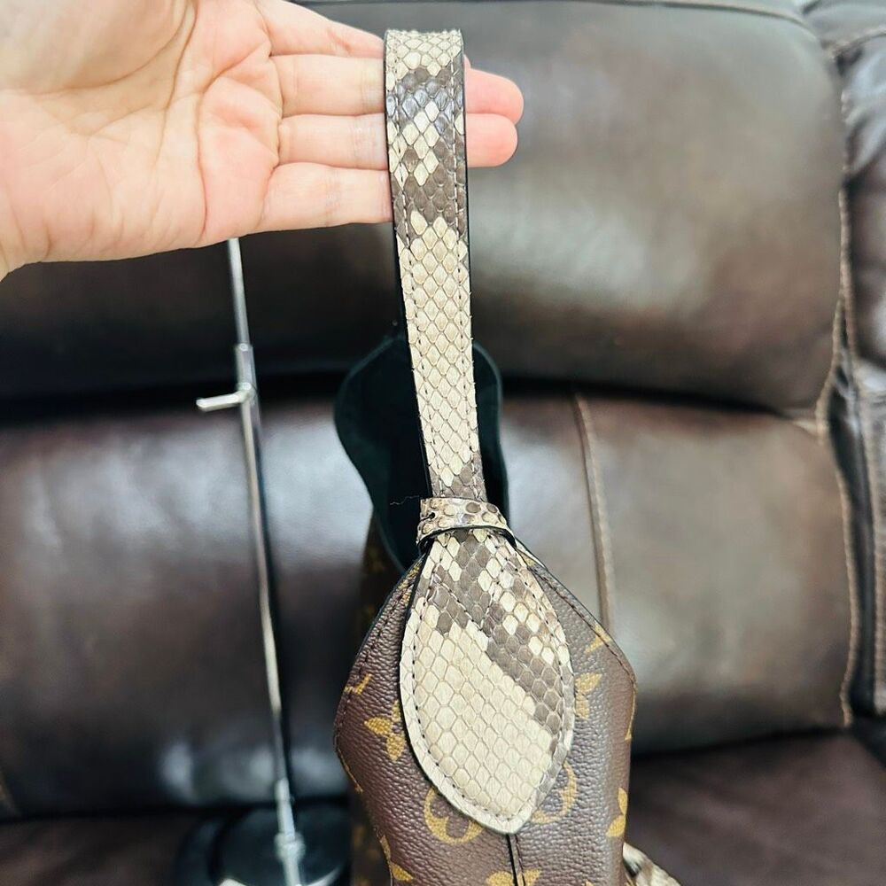 Louis Vuitton Flower Hobo Python strap - Picture 7 of 16